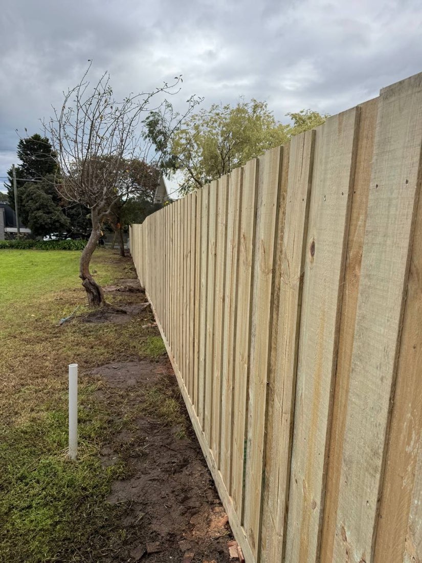 Timber fencing installation in Geelong by Drysdale Fencing